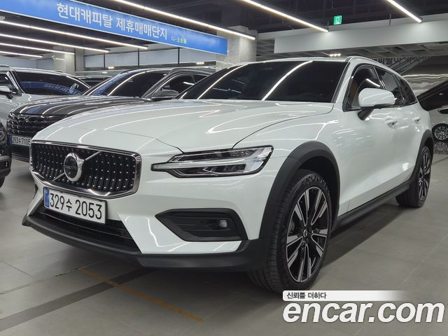 Volvo V60 2-го поколения B5 Ultimate AWD - фото 2