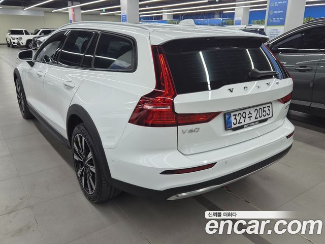 Volvo V60 2-го поколения B5 Ultimate AWD - фото 3