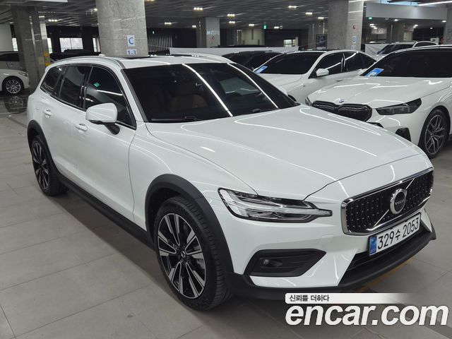 Volvo V60 2-го поколения B5 Ultimate AWD - фото 4