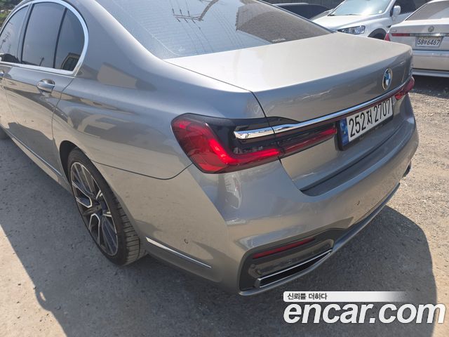 BMW 7-Series G11 740i M Sport - фото 3