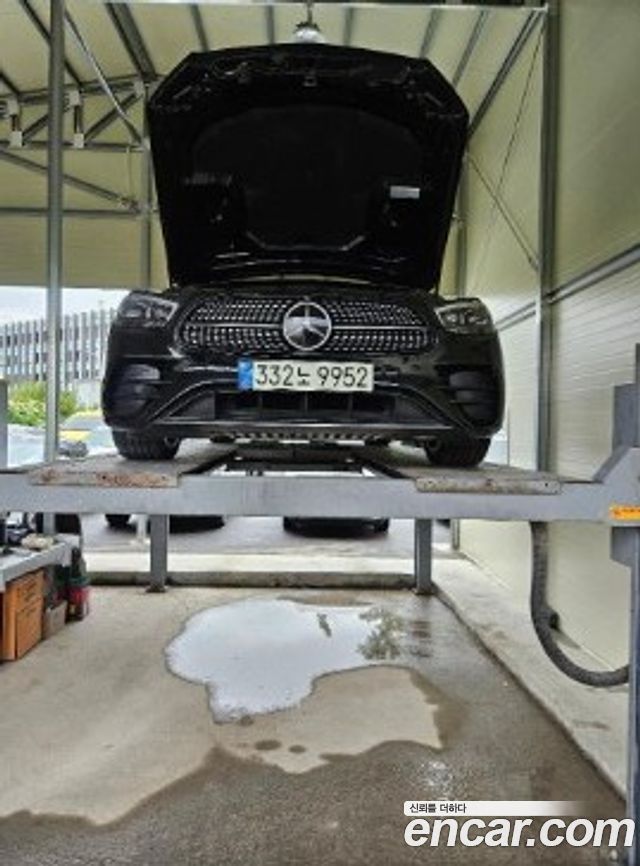 Mercedes-Benz E-Class W213 E220d 4MATIC AMG Line - фото 0