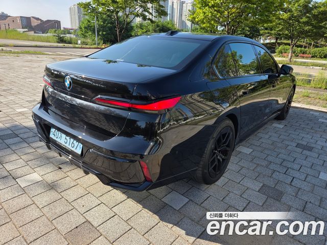 BMW i7 G70 eDrive 50 M Sport - фото 1