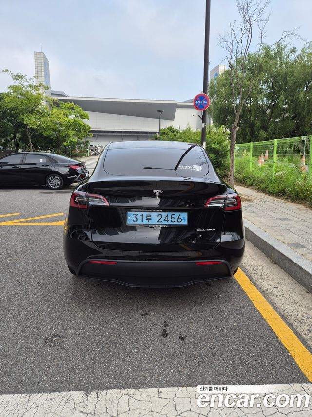 Tesla Model Y Long Range AWD - фото 3