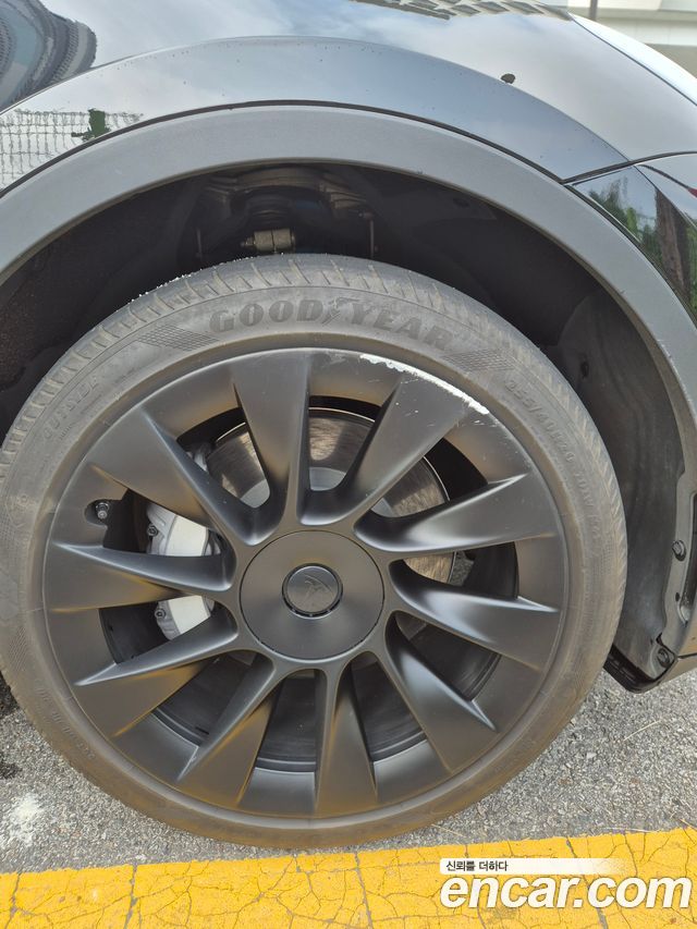Tesla Model Y Long Range AWD - фото 4