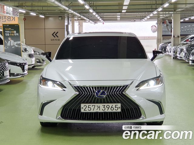 Lexus ES 300h 7-го поколения Luxury - фото 3