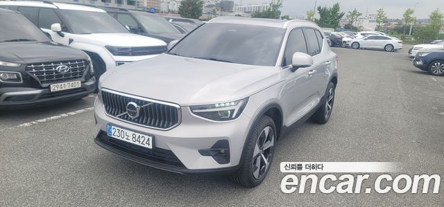 Volvo XC40 B4 Ultimate Bright - фото 0