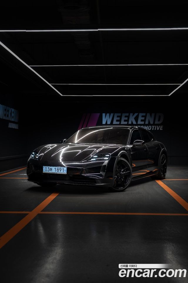 Porsche Taycan Turbo Cross Turismo - фото 1