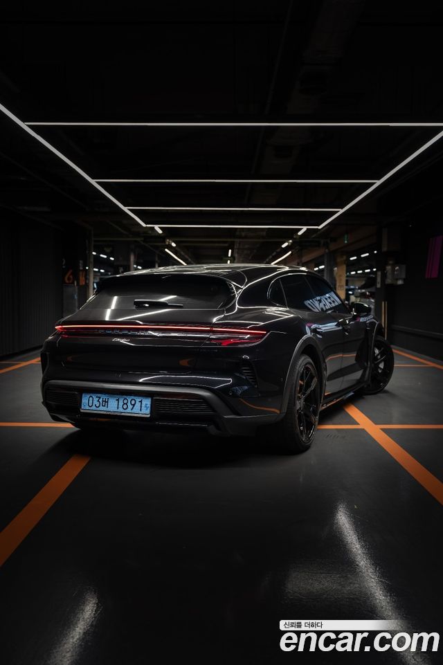 Porsche Taycan Turbo Cross Turismo - фото 3