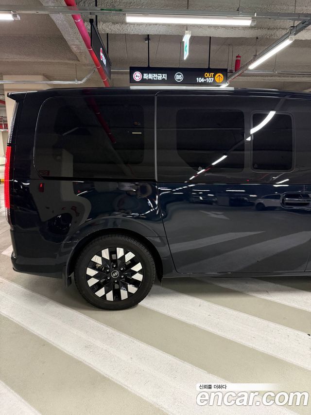 Hyundai Staria HEV 1.6 Lounge 9-Seater Inspiration - фото 1