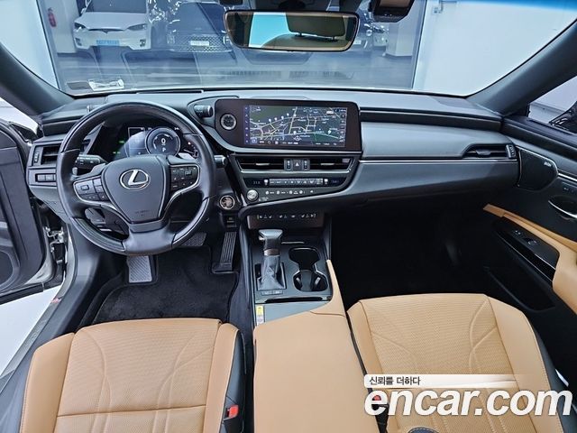 Lexus ES 300h 7-го поколения Executive - фото 4
