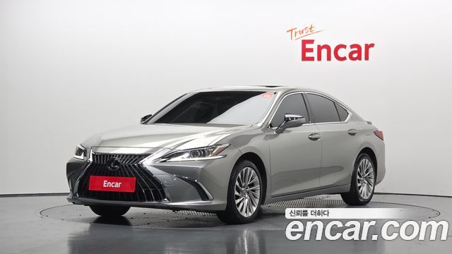 Lexus ES 300h 7-го поколения Luxury Plus - фото 0
