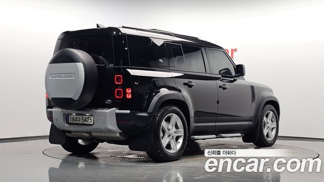 Land Rover Defender L663 110 D240 SE - фото 0
