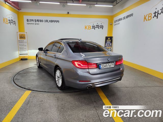 BMW 5 Series G30 530i Luxury Plus - фото 1