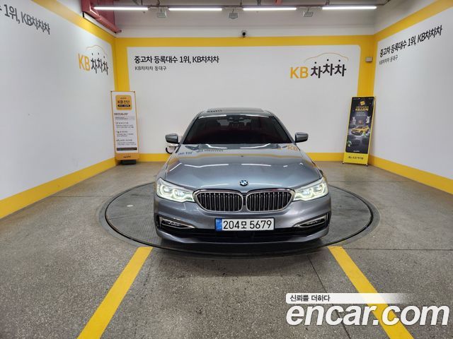 BMW 5 Series G30 530i Luxury Plus - фото 2