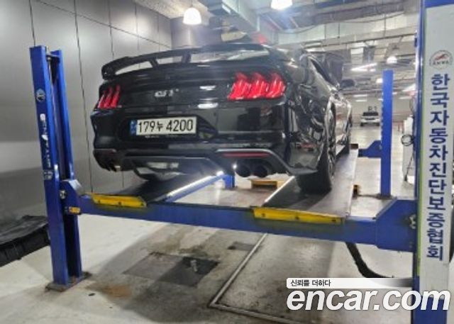 Ford Mustang GT Coupe - фото 1