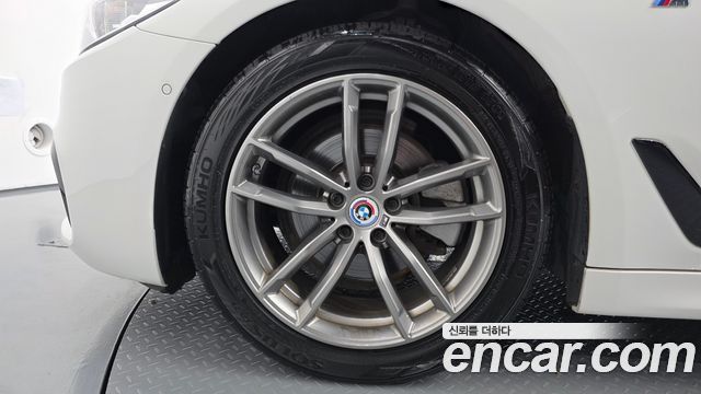 BMW 5 Series G30 520d M Sport Package Plus - фото 4