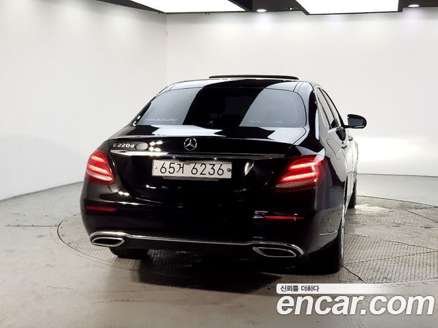 Mercedes-Benz E-Class W213 E220d Exclusive - фото 2