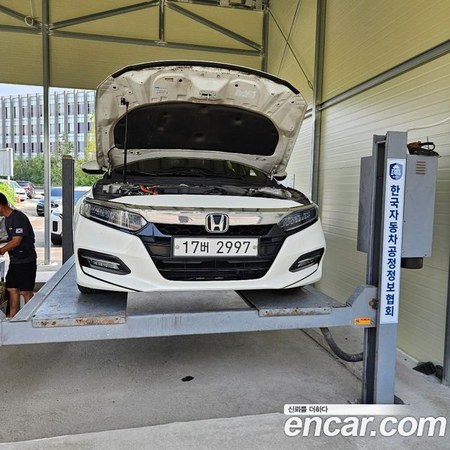 Honda Accord 10-го поколения 2.0 Hybrid EX-L - фото 0
