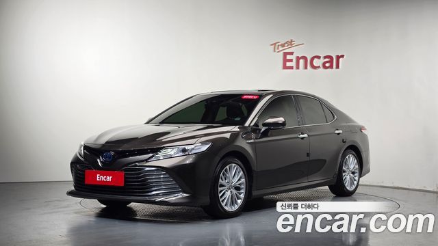 Toyota Camry XV70 2.5 XLE Hybrid - фото 0