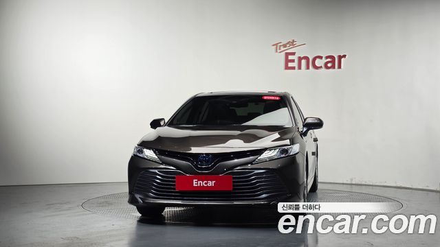 Toyota Camry XV70 2.5 XLE Hybrid - фото 2