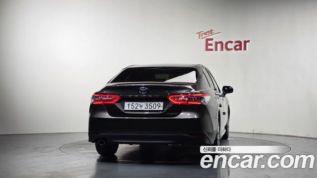Toyota Camry XV70 2.5 XLE Hybrid - фото 3