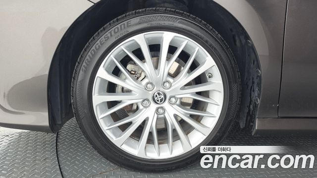 Toyota Camry XV70 2.5 XLE Hybrid - фото 4
