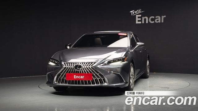 Lexus ES 300h 7-го поколения Executive - фото 1