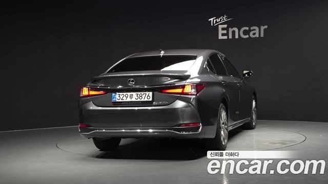 Lexus ES 300h 7-го поколения Executive - фото 2