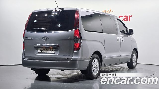 Hyundai Starex New Van 5-Seater Modern - фото 0