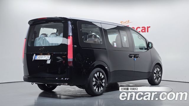 Hyundai Staria 4WD Lounge 7-Seater Inspiration - фото 1