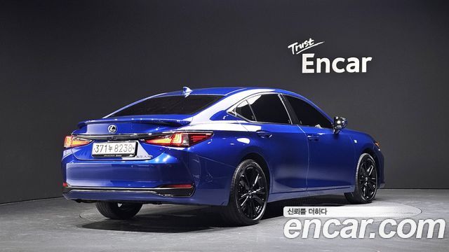 Lexus ES 300h 7-го поколения F-Sport - фото 0