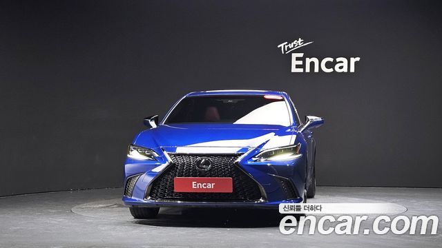 Lexus ES 300h 7-го поколения F-Sport - фото 1