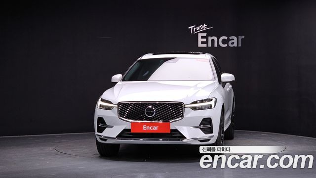 Volvo XC60 2-го поколения T8 Ultra Bright - фото 1