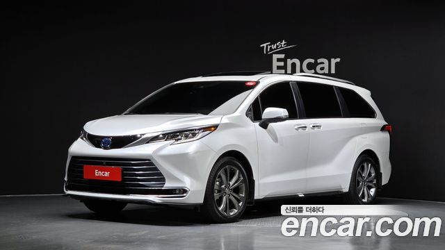 Toyota Sienna 4-го поколения 2.5 Hybrid 2WD - фото 0