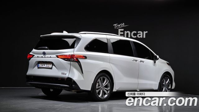 Toyota Sienna 4-го поколения 2.5 Hybrid 2WD - фото 1
