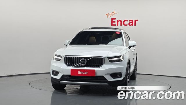 Volvo XC40 B4 Inscription - фото 2