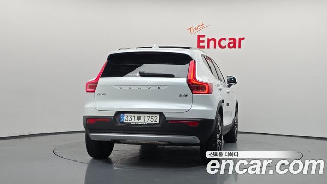 Volvo XC40 B4 Inscription - фото 3