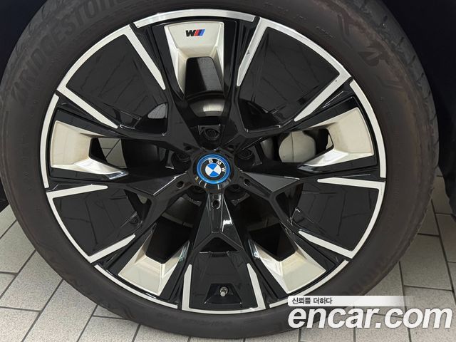 BMW iX3 M Sports - фото 4