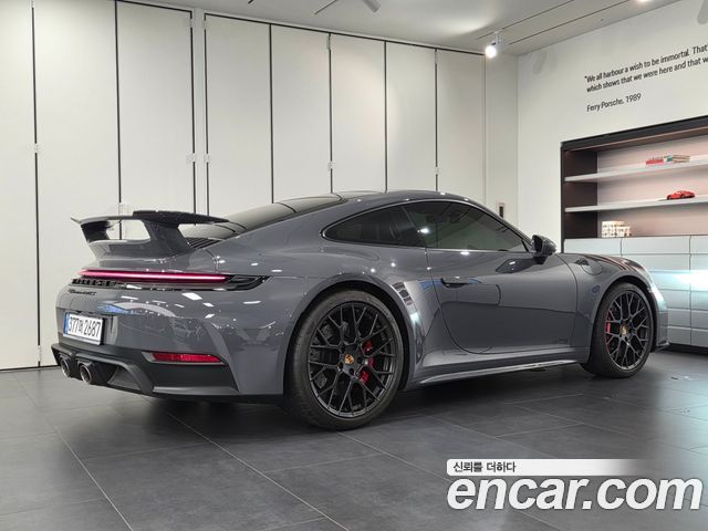 Porsche 911 Carrera 4 GTS - фото 1