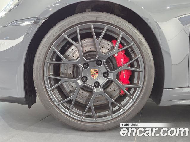 Porsche 911 Carrera 4 GTS - фото 4