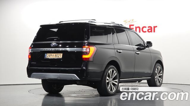 Ford Expedition Platinum 4WD 7Seater - фото 1