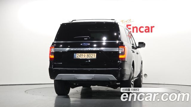Ford Expedition Platinum 4WD 7Seater - фото 3