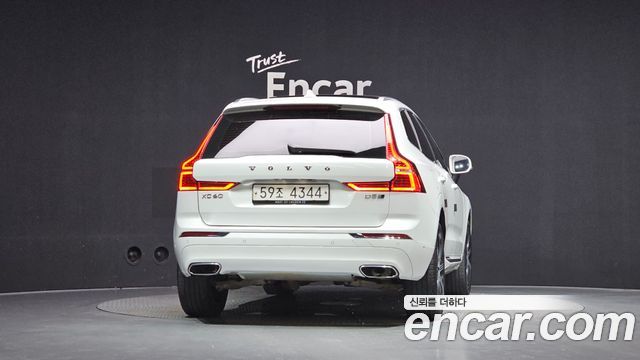 Volvo XC60 2-го поколения D5 Inscription - фото 3