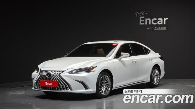 Lexus ES 300h 7-го поколения Executive - фото 0