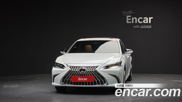 Lexus ES 300h 7-го поколения Executive - фото 2