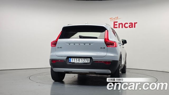 Volvo XC40 B4 Inscription - фото 3