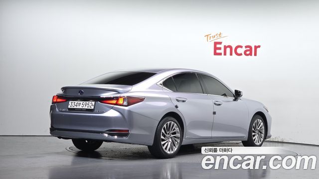 Lexus ES 300h 7-го поколения Luxury Plus - фото 1