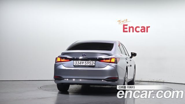 Lexus ES 300h 7-го поколения Luxury Plus - фото 3