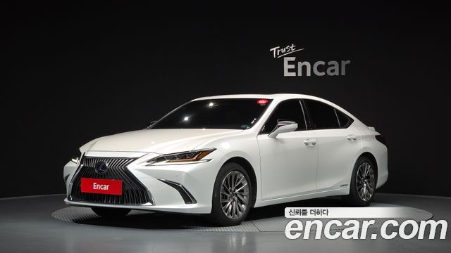 Lexus ES 300h 7-го поколения Executive - фото 0
