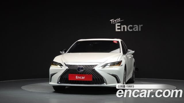 Lexus ES 300h 7-го поколения Executive - фото 2